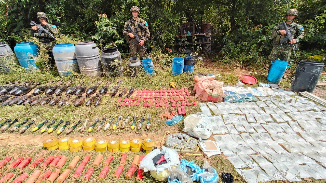 Ejército incautó un arsenal de explosivos en Arauca. Foto: suministrada.