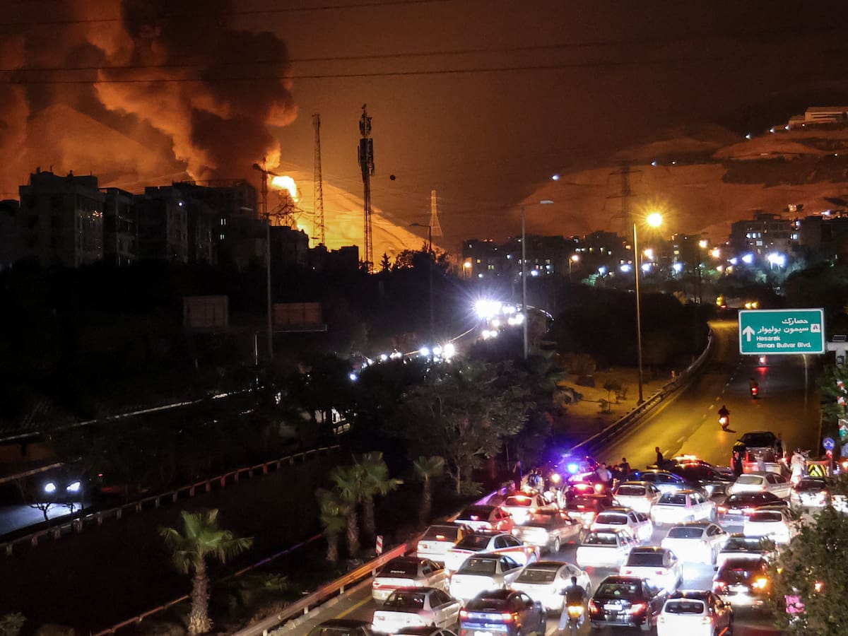 Miles de iraníes huyen de Teherán por los bombardeos de Israel