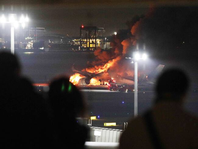 “Seguir instrucciones fue clave para sobrevivir”: pasajero del avión incendiado en Japón