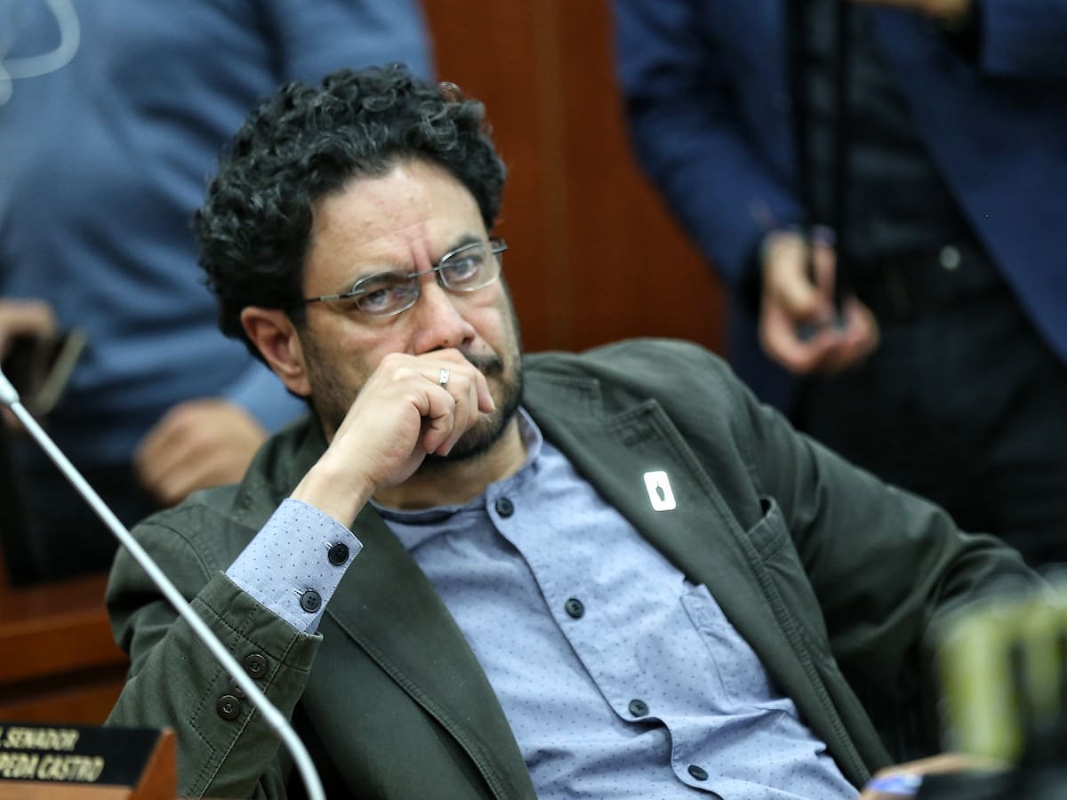 Cepeda denuncia que al menos 22 menores murieron en bombardeos de este gobierno