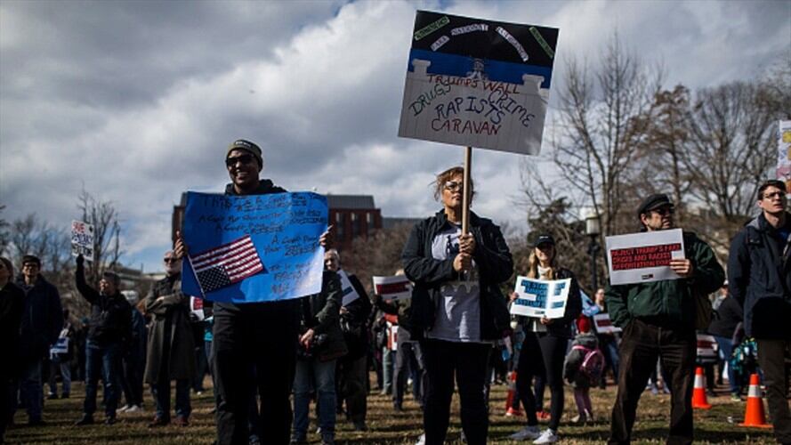 La declaración de emergencia de Trump genera protestas afuera de la Casa Blanca. Foto: Getty Images