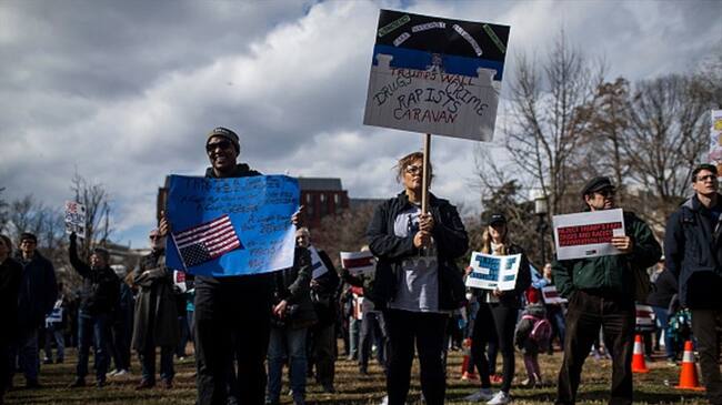 La declaración de emergencia de Trump genera protestas afuera de la Casa Blanca. Foto: Getty Images