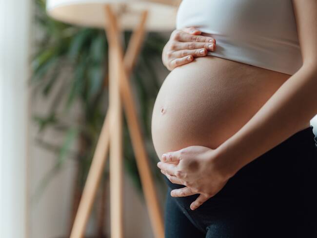 Según el Dane, la pandemia aumentó embarazos en menores de 14 años y el nacimiento de bebés con bajo peso al nacer. Foto: Getty Images
