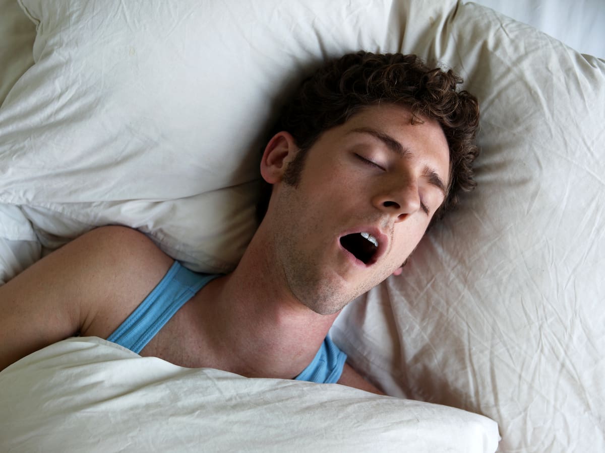 Consejos para evitar apnea del sueño en adultos: Experta explica cómo afecta al descanso