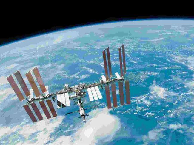 (Video) Ruso capta cinco ovnis desde la Estación Espacial Internacional