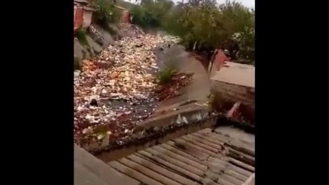 Arroyo Don Juan arrastró toneladas de basura en Barranquilla. Foto: Cortesía de Kath Maestre