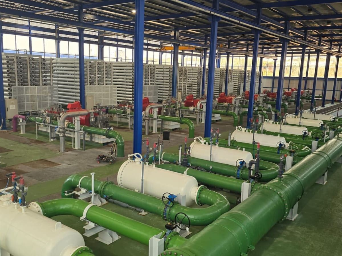 Exploran modelos de desalinización en España para atender déficit de agua potable en Santa Marta