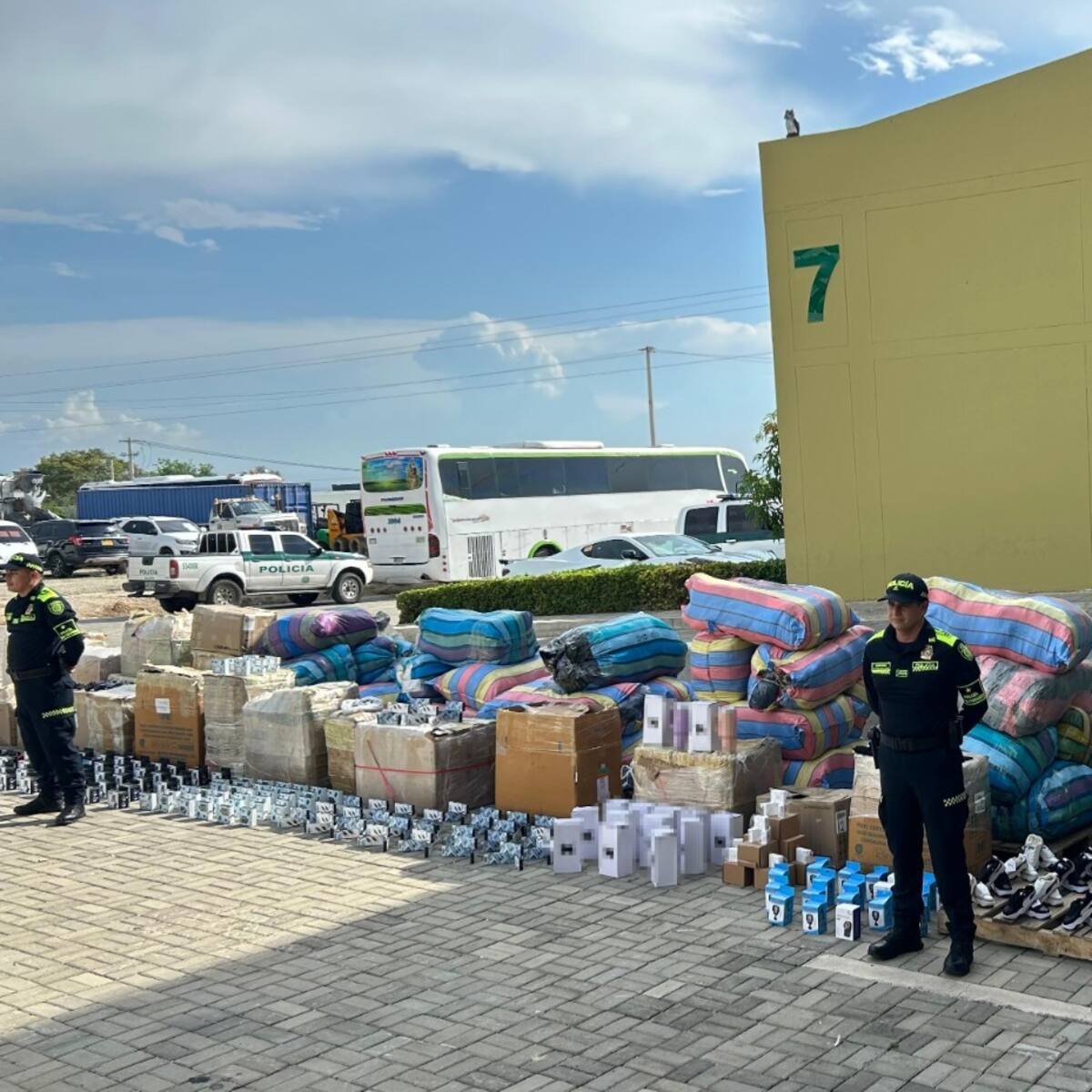 Incautada mercancía de contrabando avaluada en 1.250 millones de pesos