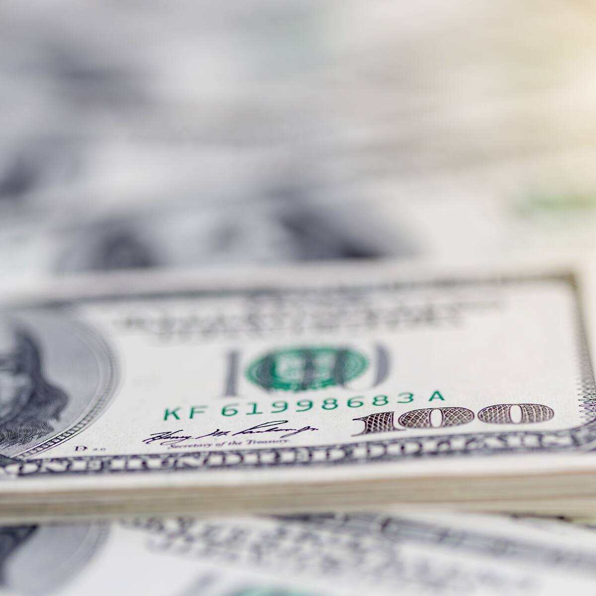Se dispara el dólar en el país: empieza julio superando la barrera de los $4.200
