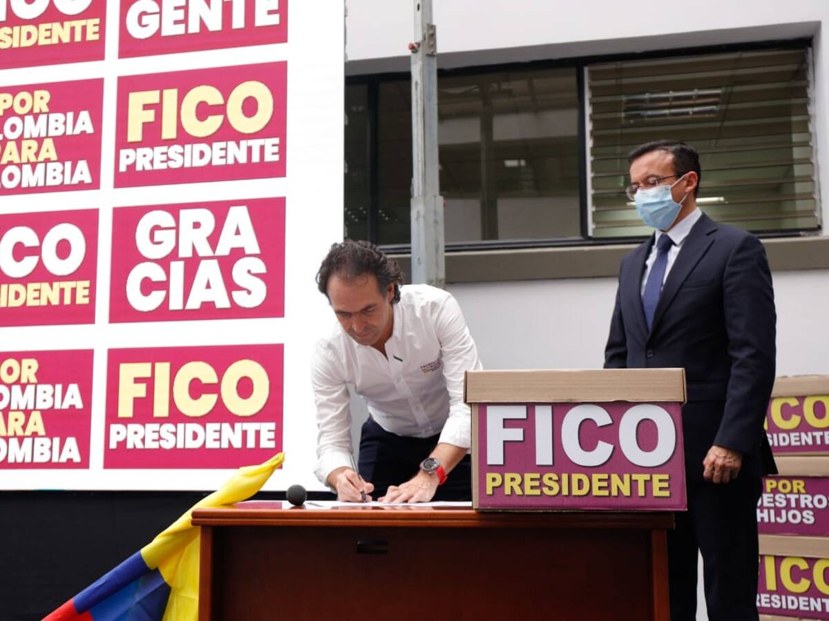 Federico Gutiérrez le entregó a la Registraduría más de un millón de firmas