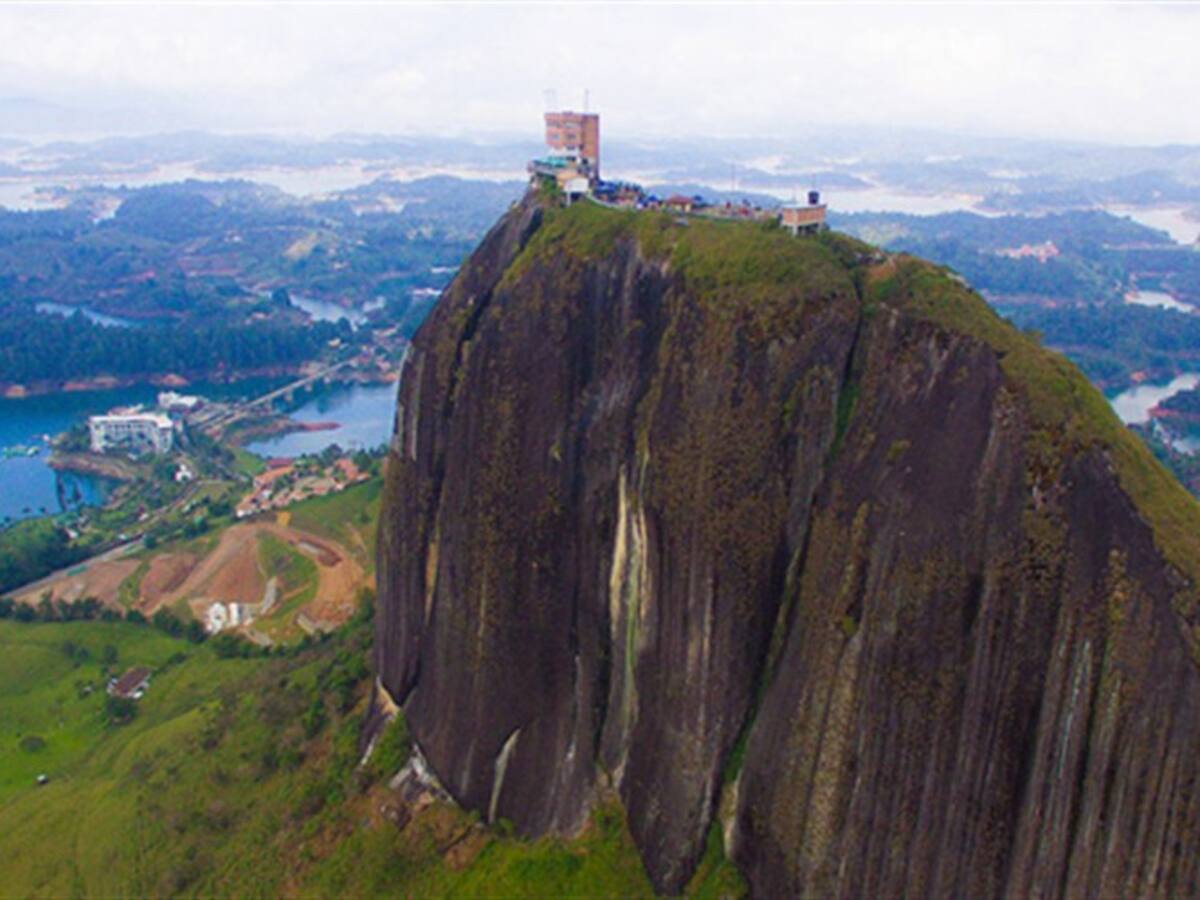 Ordenan cierre temporal de la Piedra del Peñol