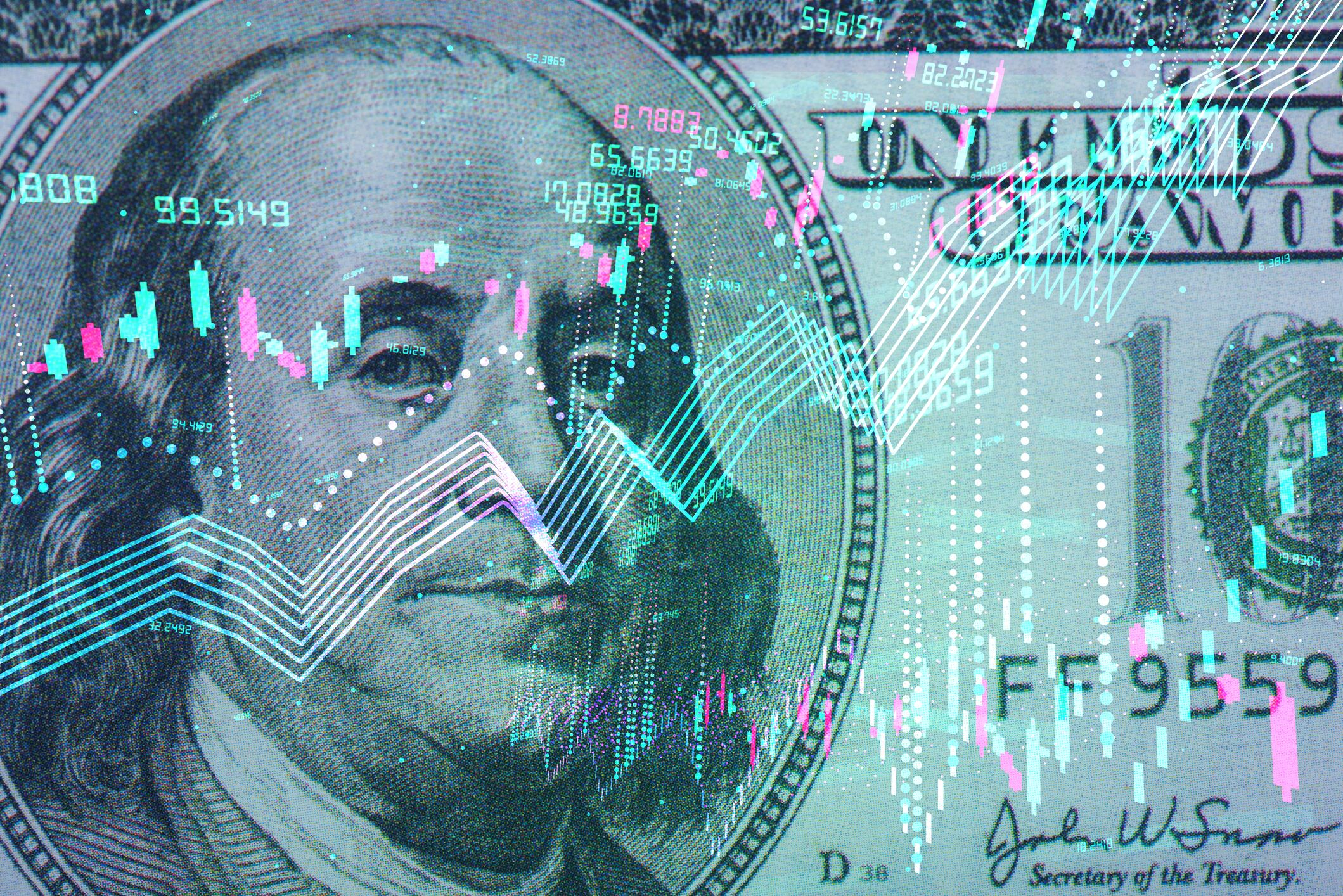 Billete de 100 dólares estadounidense con gráfico de indicadores económicos (Getty Images)
