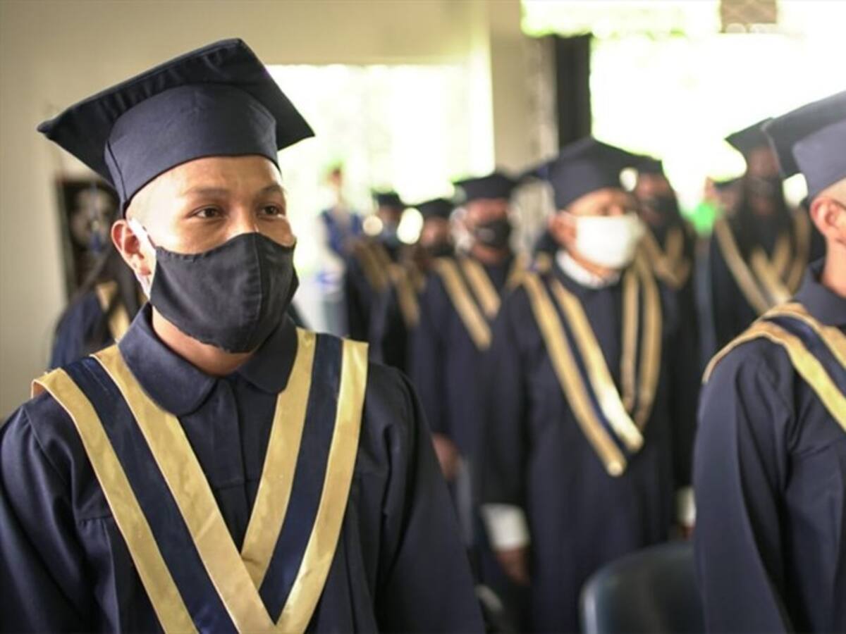 26 excombatientes se gradúan como técnicos en producción y transformación del café