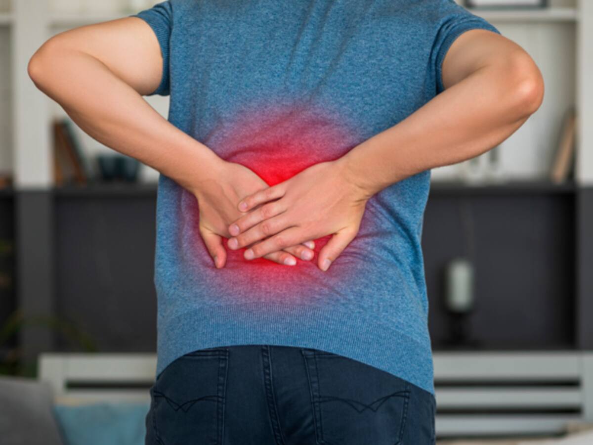 Dolor de espalda: ¿cómo saber cuándo lo generan sus emociones? Así puede tratarlo, según experto