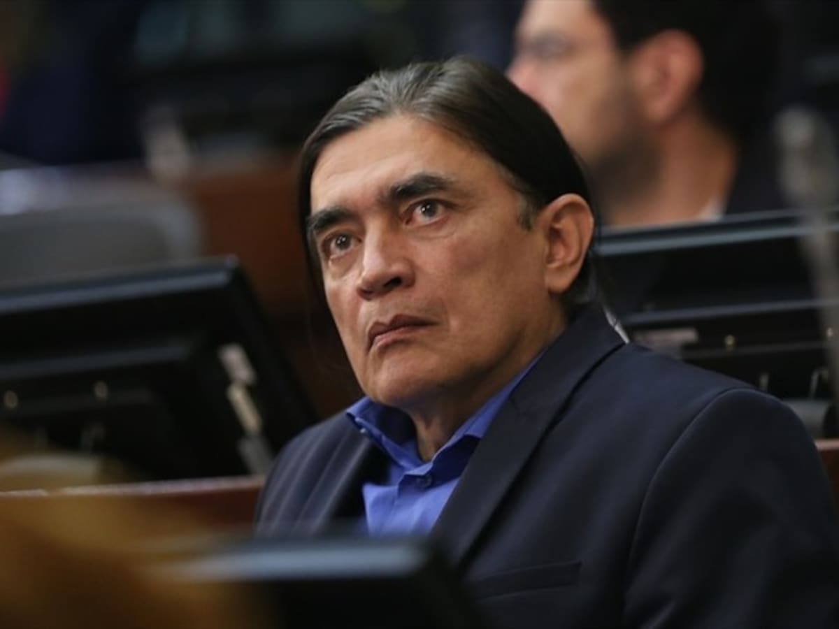 No puedo tomar 6 tiquetes y 6 hoteles para cada ciudad: Bolívar sobre sus escoltas