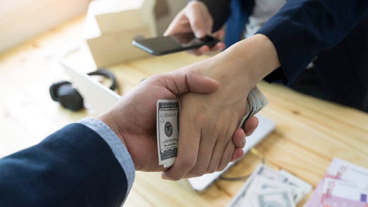 Comisión de Disciplina sanciona al abogado que cambiaba letras para cobrar más