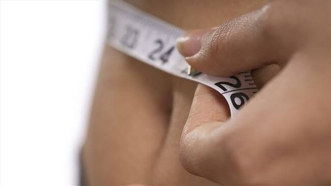 Rollos, michelines, llantas, panza... son muchos los nombres pero todos significan lo mismo: grasa abdominal, eso de lo que muchos quieren deshacerse de manera rápida.. Foto: ISTOCK