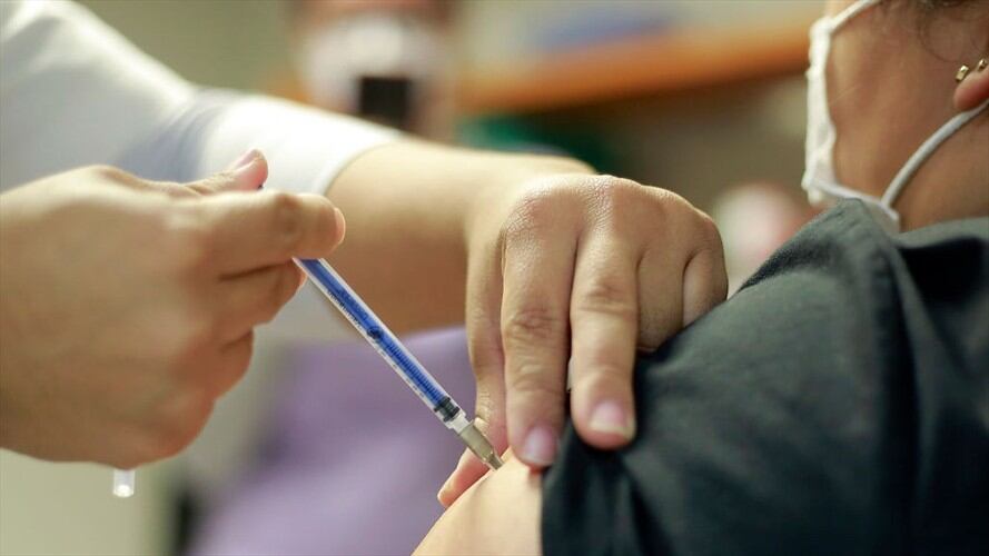 Vacunan en México a 20.000 maestros y personal educativo. Foto: Getty Images