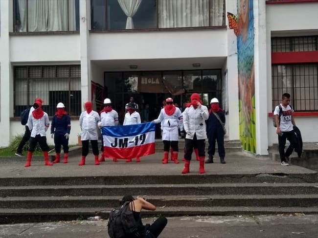 Se registraron alteraciones de orden público a las afueras de la Universidad del Cauca. Foto: Cortesía Sucesos Cauca