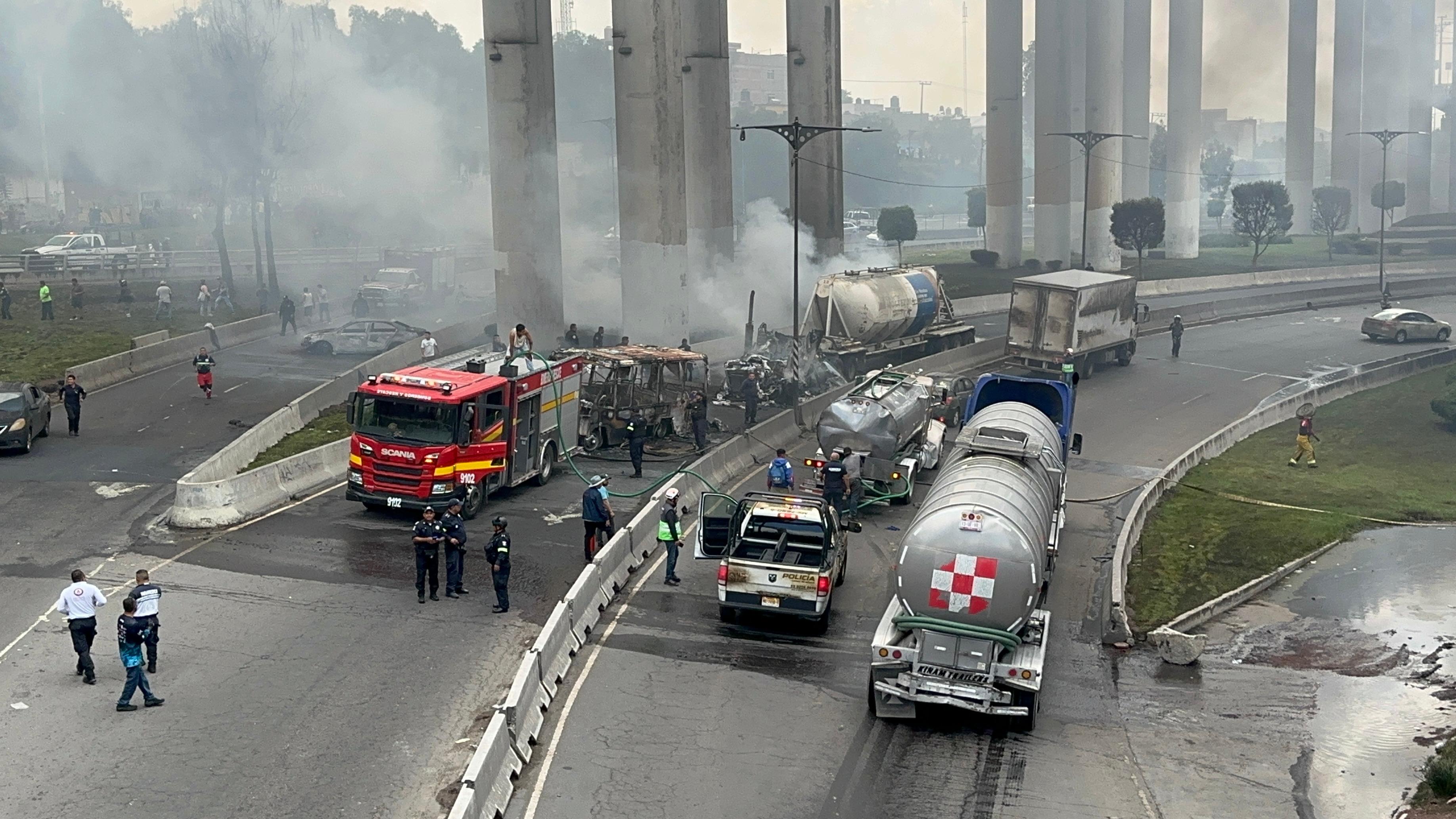 57 personas heridas por explosión de camión que transportaba gas en Ciudad de México @ClaraBrugadaM