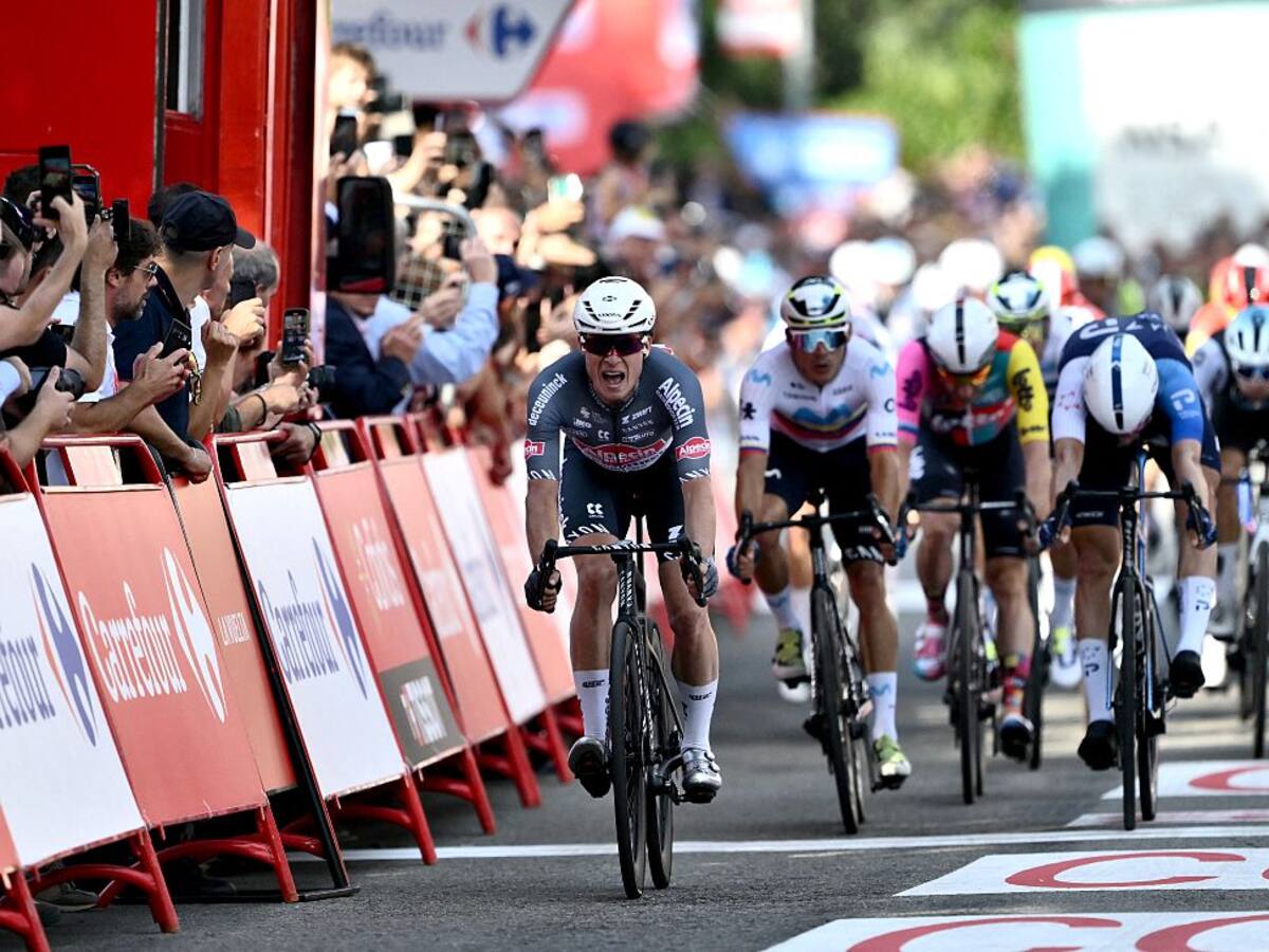 Jasper Philipsen, primer líder de la Vuelta a España; Santiago Buitrago fue el mejor colombiano