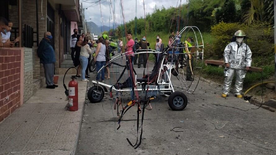 Ocupantes de un parapente resultaron heridos. Foto: Enviada desde el Cuerpo Oficial de Bomberos de Manizales.