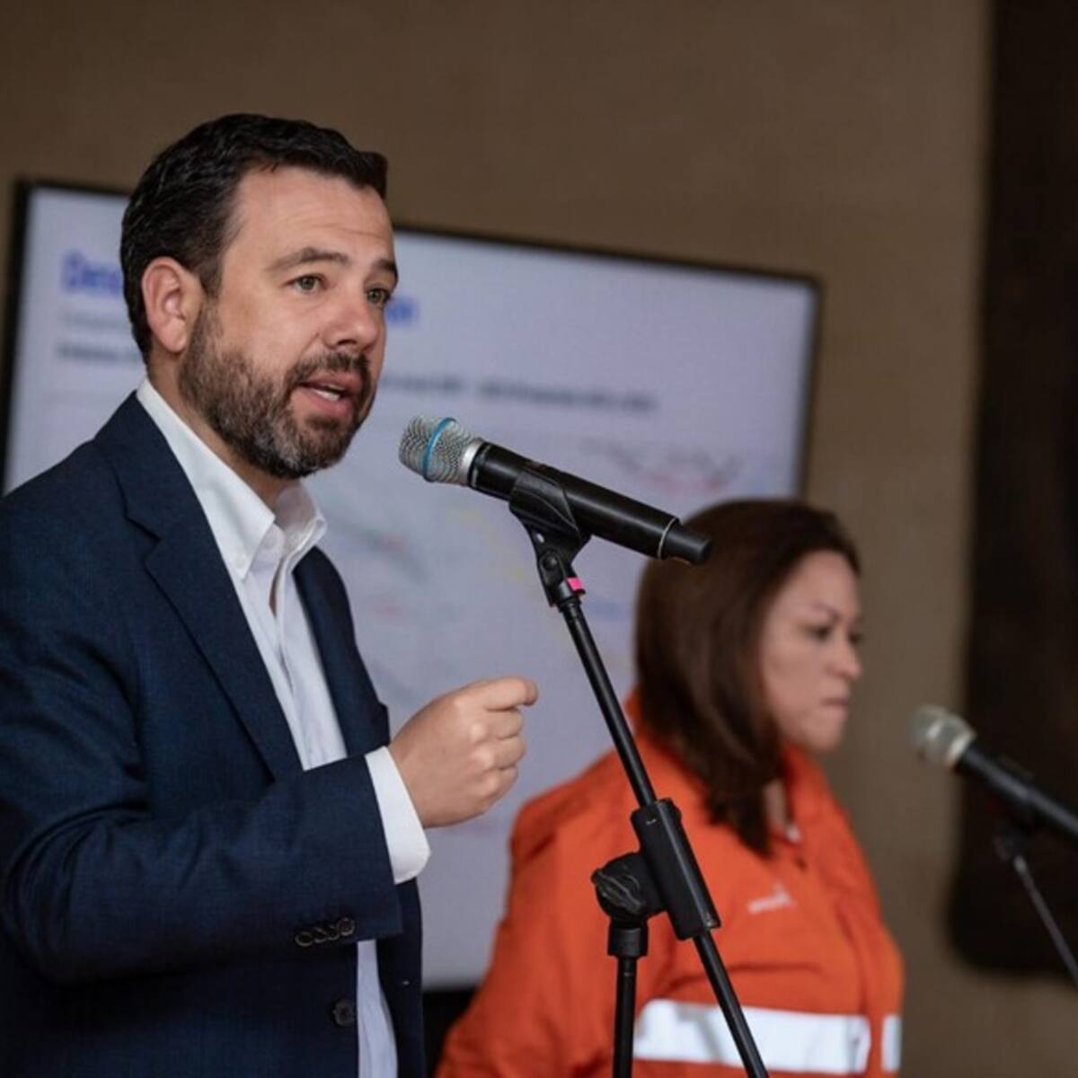 Alcalde Galán insta a controlar ingreso de armas en centros comerciales tras feminicidio
