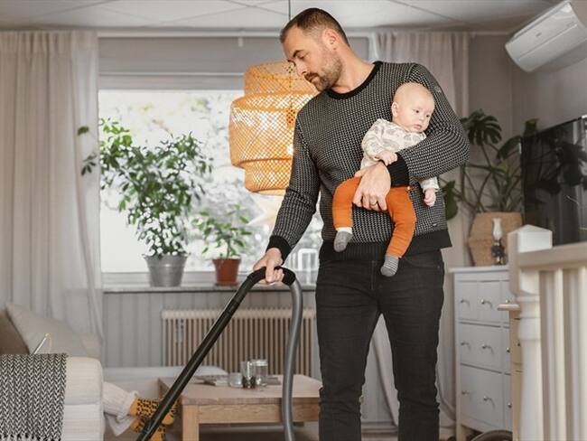 En Bogotá crean una escuela para enseñarle a los hombres los quehaceres del hogar