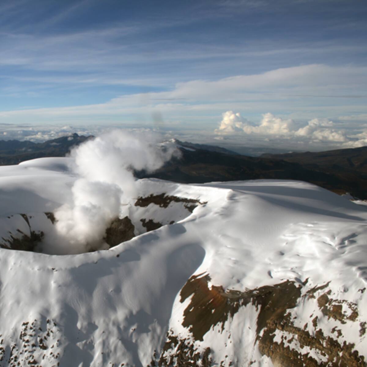 Gobierno usaría transporte regional para evacuación en zonas aledañas al Nevado del Ruiz
