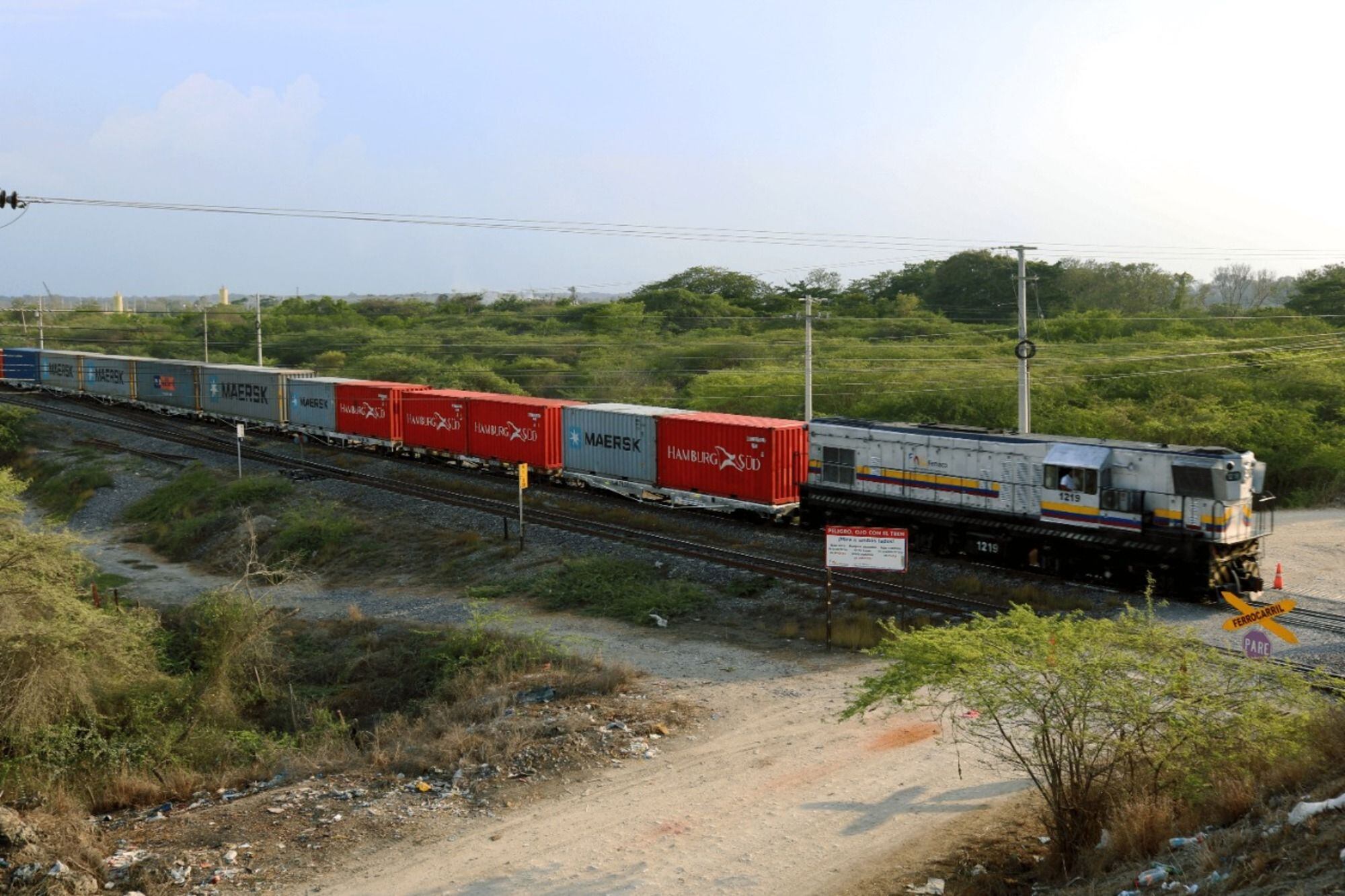 Motociclista invadió la vía férrea y por poco impacta al tren en la Zona Bananera / imagen de referencia. Foto: cortesía Fenoco