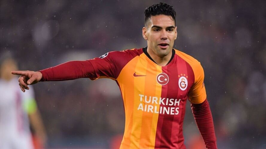 ¿Es útil prohibir los abrazos en el fútbol? El ‘Tigre’ Falcao criticó la medida. Foto: Getty Images