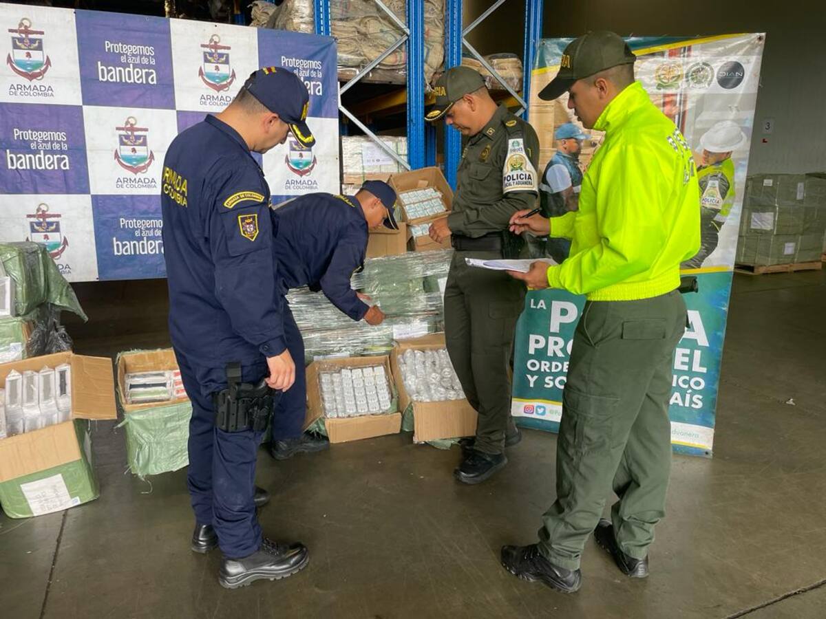 Incautaron 32.000 accesorios para celulares que iban a ser comercializados en Bogotá