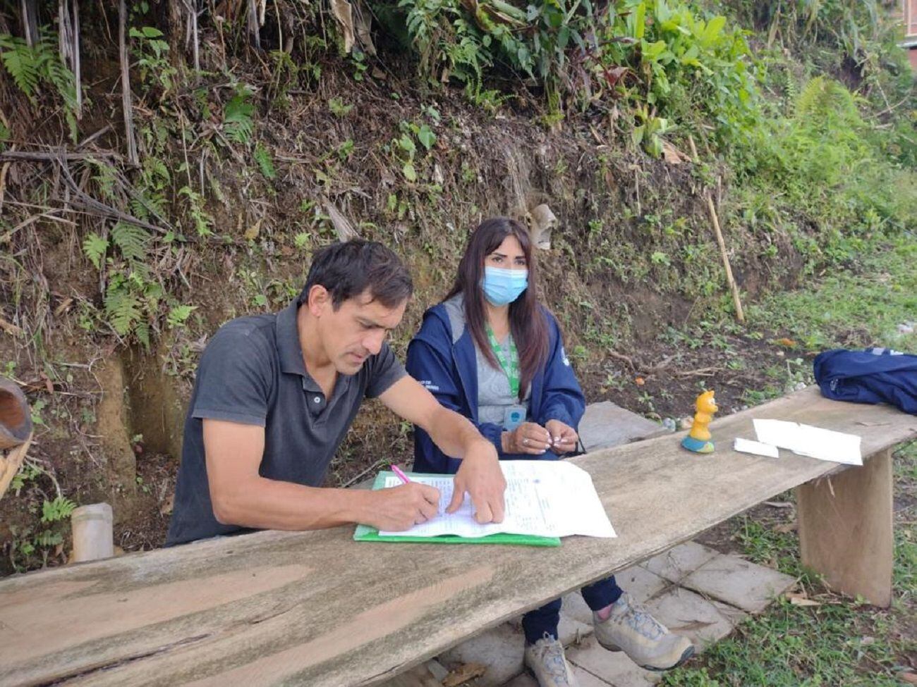 Vigilan montaña ante posible deslizamiento de tierra. Crédito: Alcaldía de Manizales.