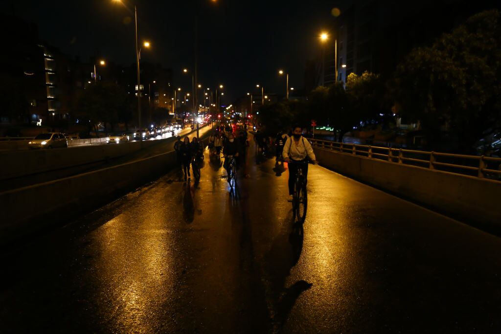 Ciclovía nocturna de Bogotá. (Photo by Juan David Moreno Gallego/Anadolu Agency via Getty Images)