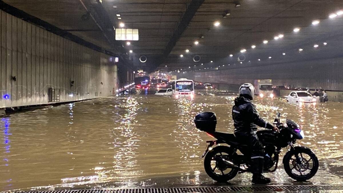 Otro soterrado de Medellín se inundó por las lluvias de este martes