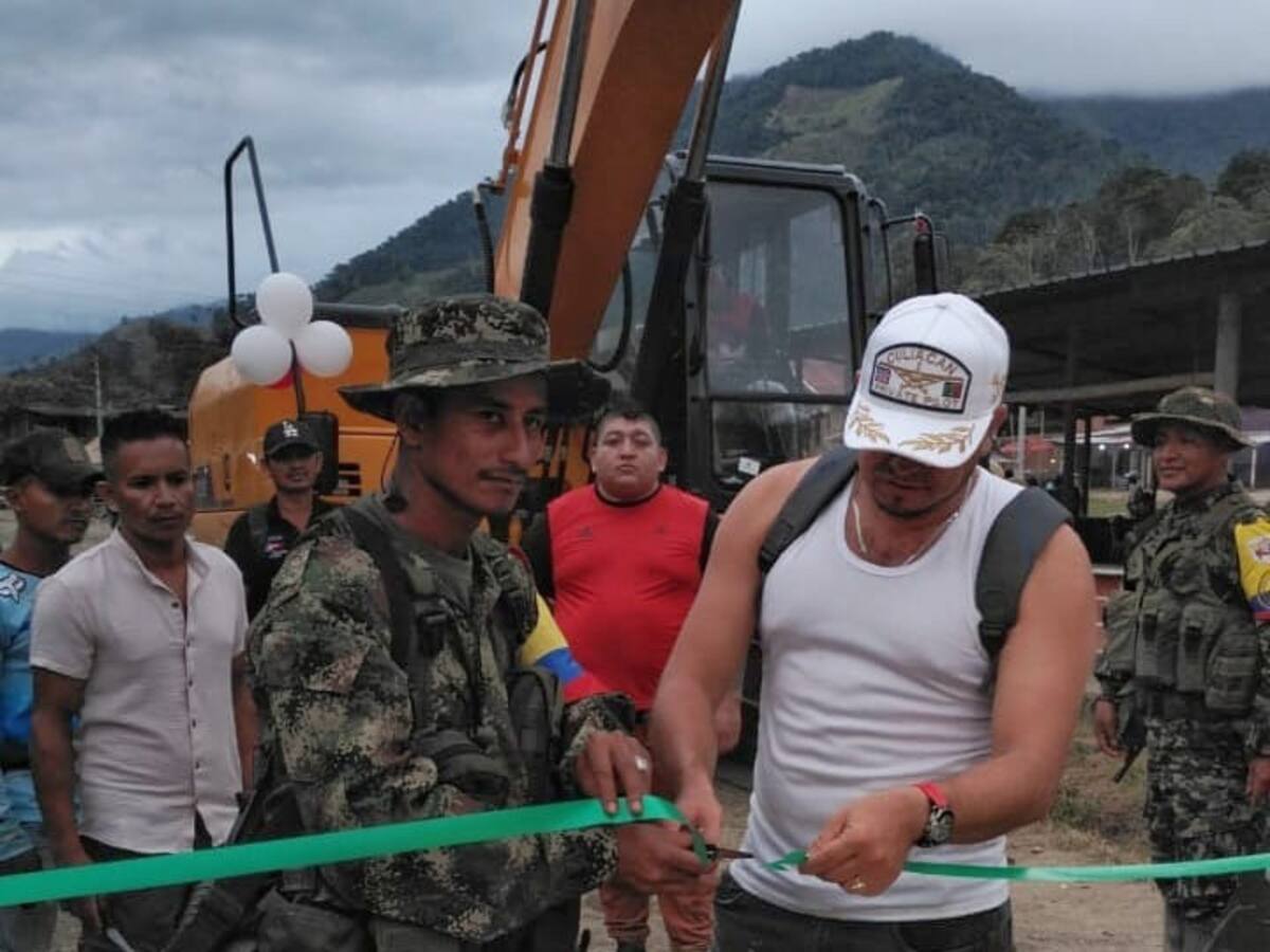 De nuevo, disidencias participaron en acto de entrega de maquinaria en el Cauca