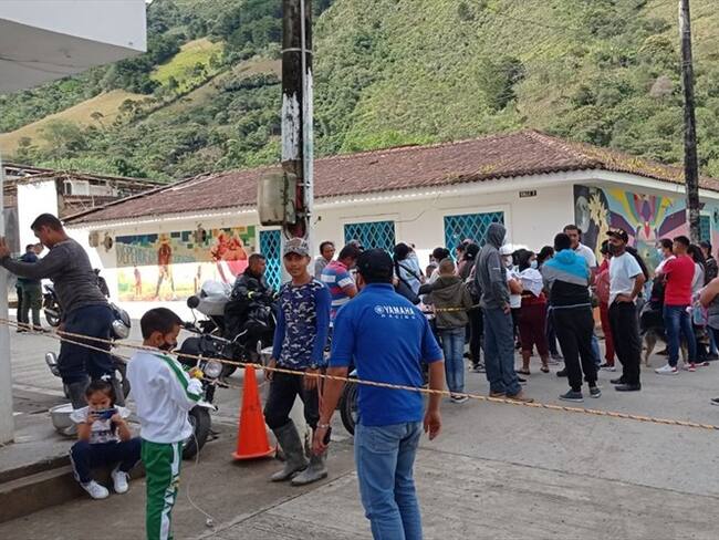 Los estudiantes y padres de familia salieron a las calles, a reclamar sus derechos . Foto: Cortesía