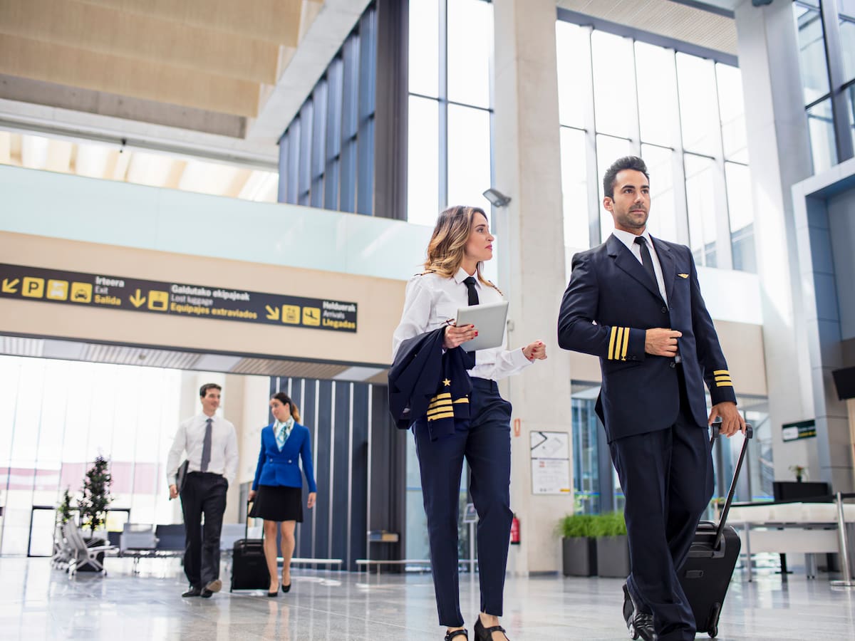 ¿Qué hay que estudiar para trabajar en un aeropuerto? Estos son los cargos más buscados