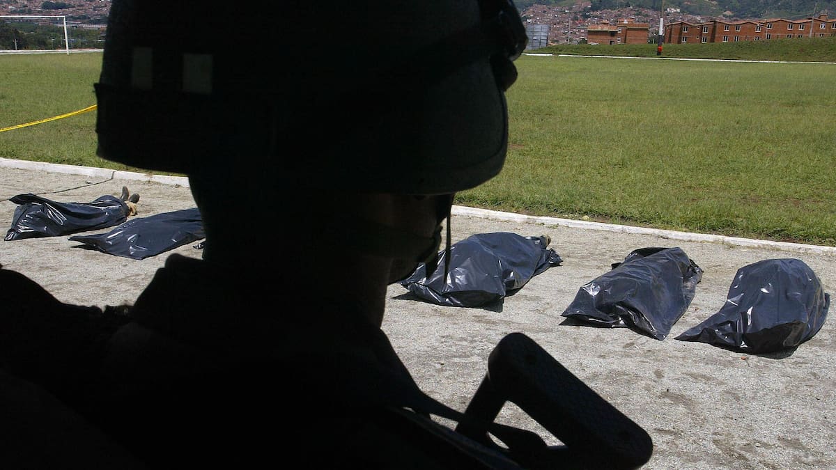 JEP cita a declarar por falsos positivos a dos generales del Ejército condecorados con la Cruz de Boyacá