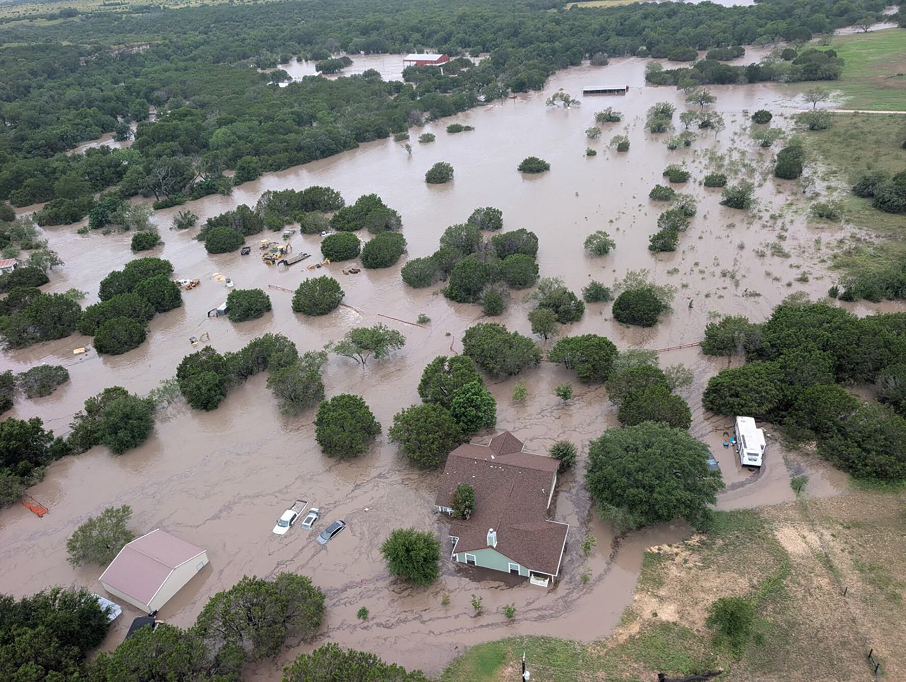 Inundación en la ciudad de Kerrville, Texas (EE.UU.). Foto:  EFE/Guardia Costera de los Estados Unidos