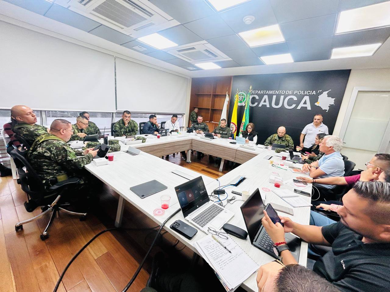 Al consejo de seguridad realizado en Popayán asistieron autoridades regionales y municipales, Fuerzas Militares y otras entidades. Crédito: Gobernación del Cauca.