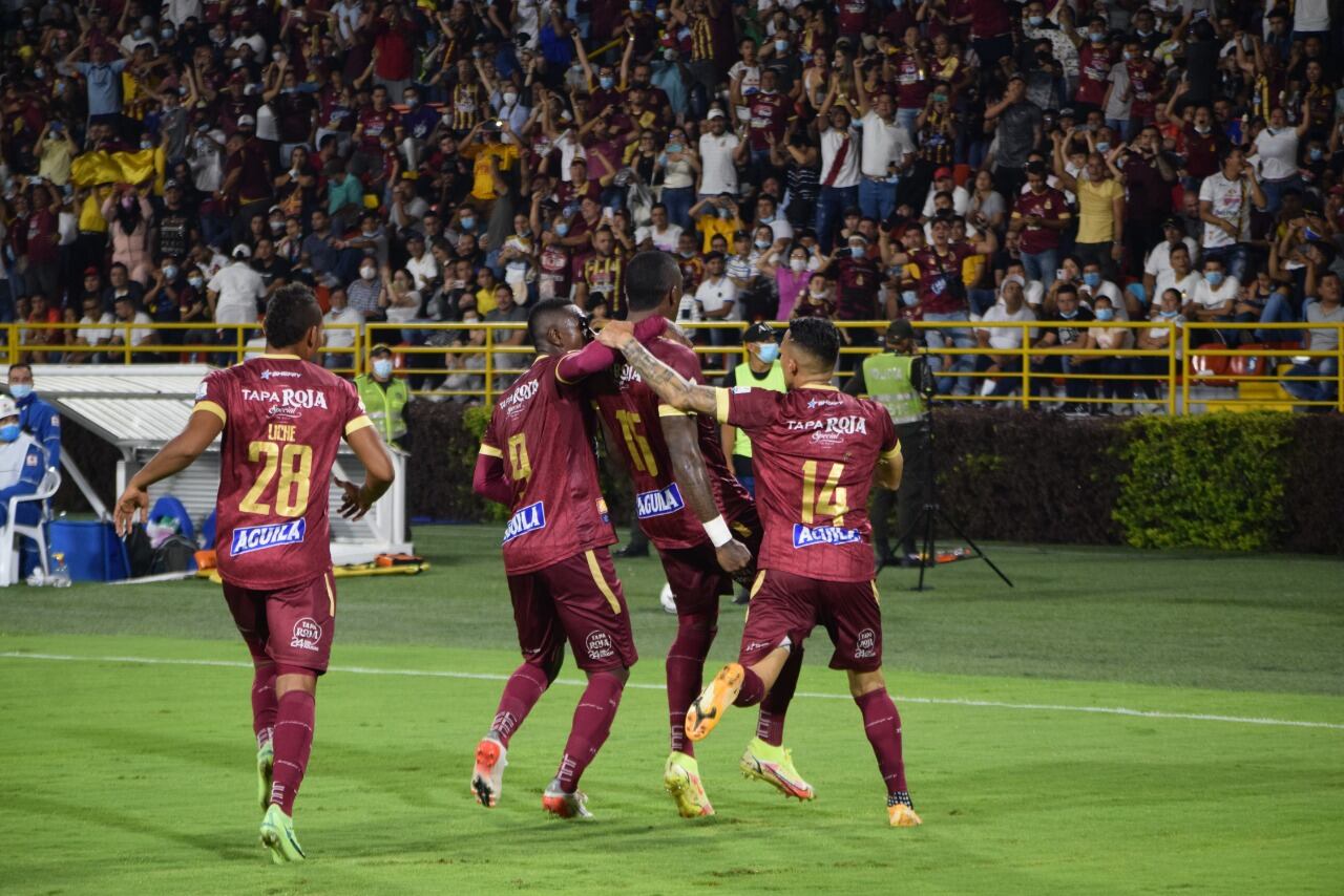 Jugadores del Deportes Tolima celebrando un gol