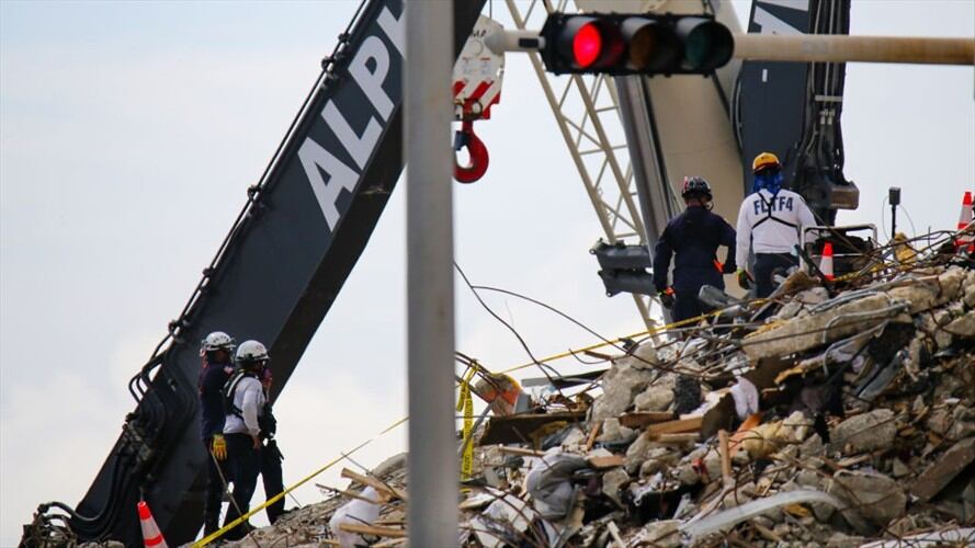 Avanza la búsqueda de sobrevivientes entre los escombros. Foto: Getty Images