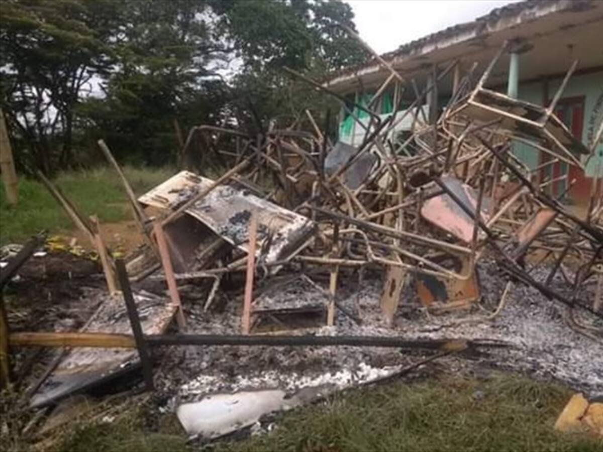 Incineran una escuela de niños Misak en Caldono, Cauca