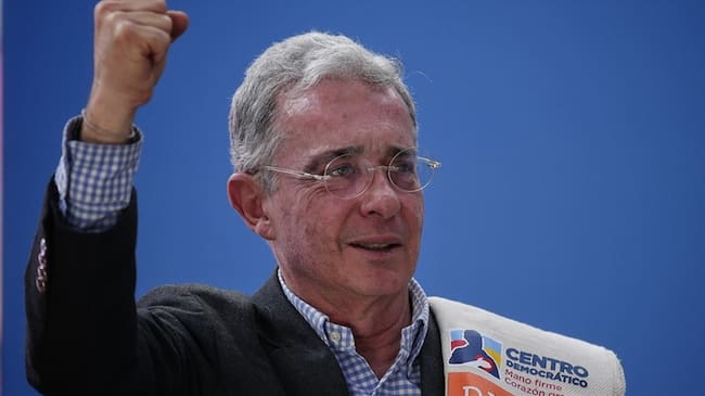 Uribe Vélez debate con estudiantes en el Senado. Foto: Colprensa