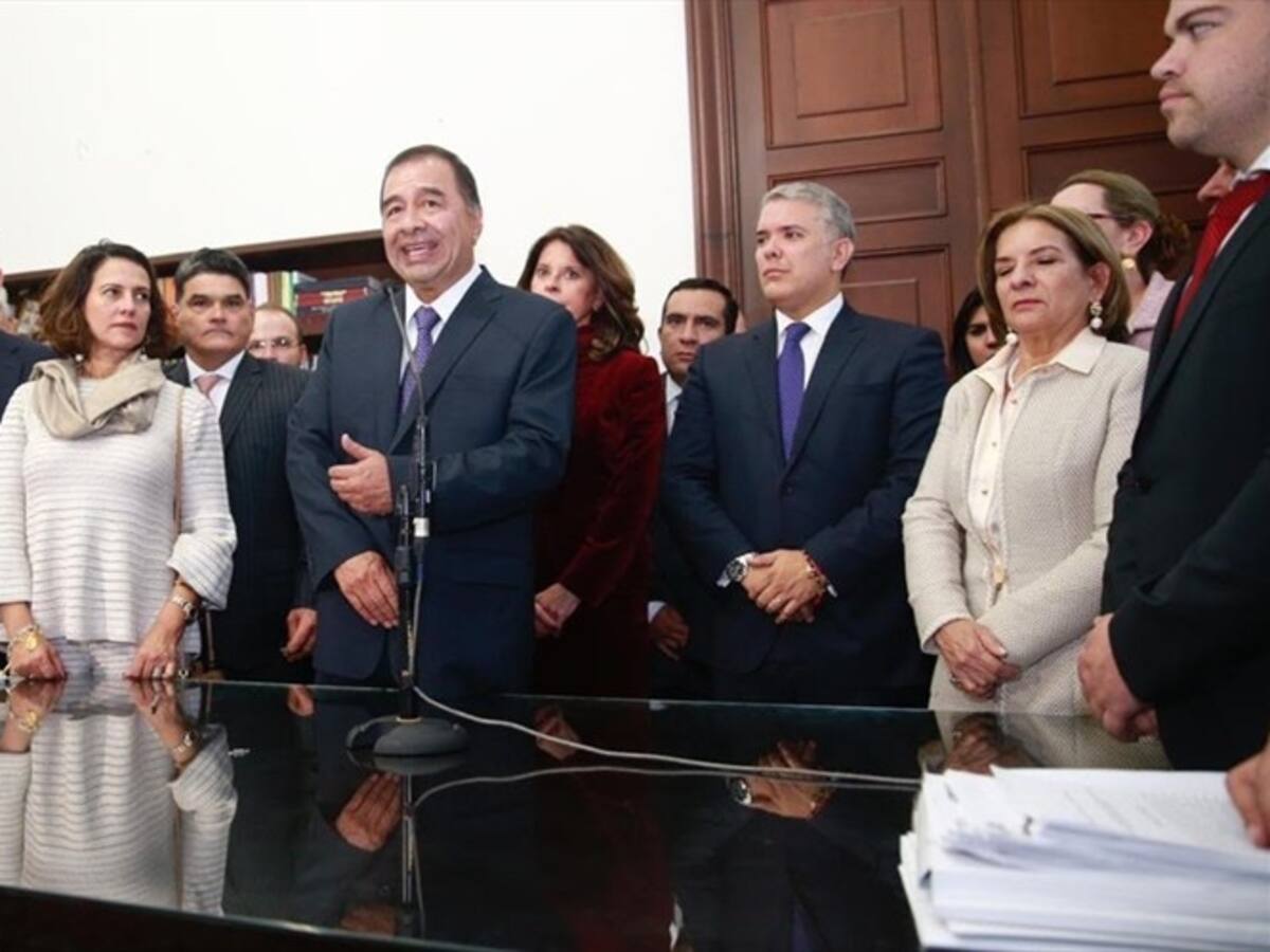 Nuevamente radican proyecto para eliminar casa por cárcel para corruptos