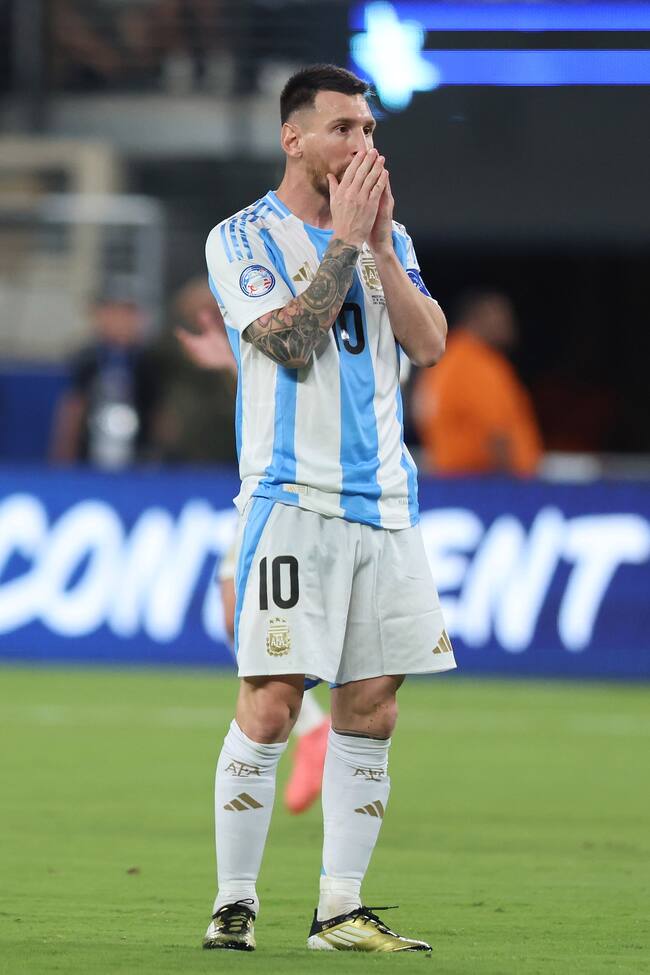 East Rutherford (United States), 25/06/2024.- Argentina forward Lionel Messi looks after a missed shot during the first half of the CONMEBOL Copa America 2024 group A soccer match between Argentina and Chile, at MetLife Stadium in East Rutherford, New Jersey, USA, 25 June 2024. EFE/EPA/JUSTIN LANE