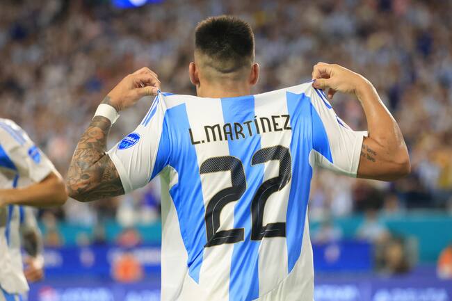 Miami (United States), 30/06/2024.- Lautaro Martinez of Argentina reacts after scoring against Peru during the CONMEBOL Copa America 2024 group A match between Argentina and Peru, in Miami, Florida, USA, 29 June 2024. EFE/EPA/CRISTOBAL HERRERA-ULASHKEVICH