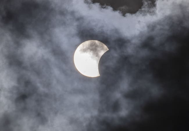 AME5711. MANAGUA (NICARAGUA), 08/04/2024.- Fotografía del eclipse solar visto desde el vivero la pitahaya este lunes, en Managua (Nicaragua). EFE/Jorge Torres