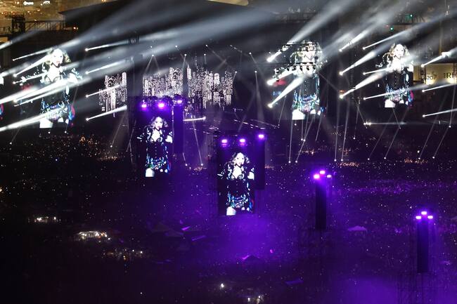 AME3447. RÍO DE JANEIRO (BRASIL), 04/05/2024.- La cantante Madonna se presenta en un concierto gratuito, única presentación de su gira The Celebration Tour en Suramérica, este sábado en la playa de Copacabana en Río de Janeiro (Brasil). EFE/ Antonio Lacerda